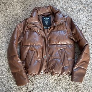 Hollister Women's Brown Puffer Jacket